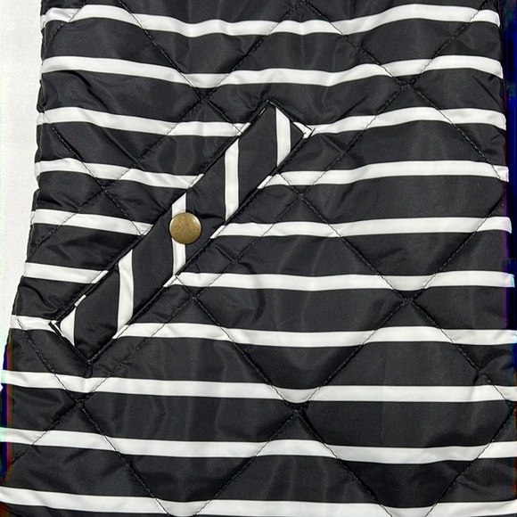 Gap Womens Black and White Puffer Vest/Bodywarmer Size S - Picture 3 of 6